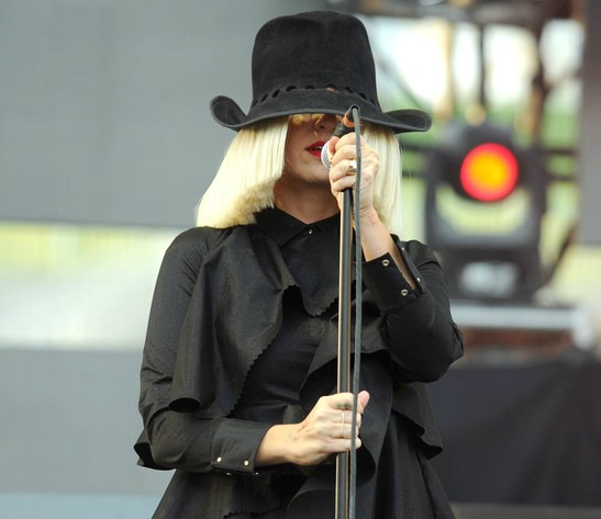 Sia записала кавер на культову пісню 60-х «California Dreamin’»