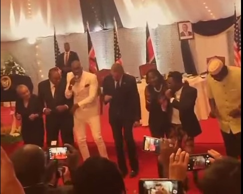 Обама пустився в запальний африканський танок (ФОТО)