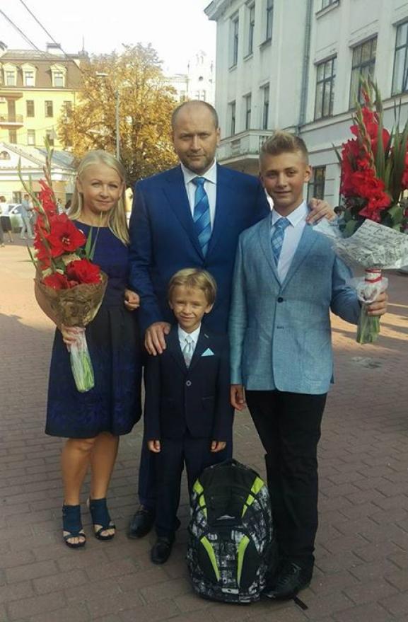 Як діти українських VIPів вперше пішли до школи (ФОТО)