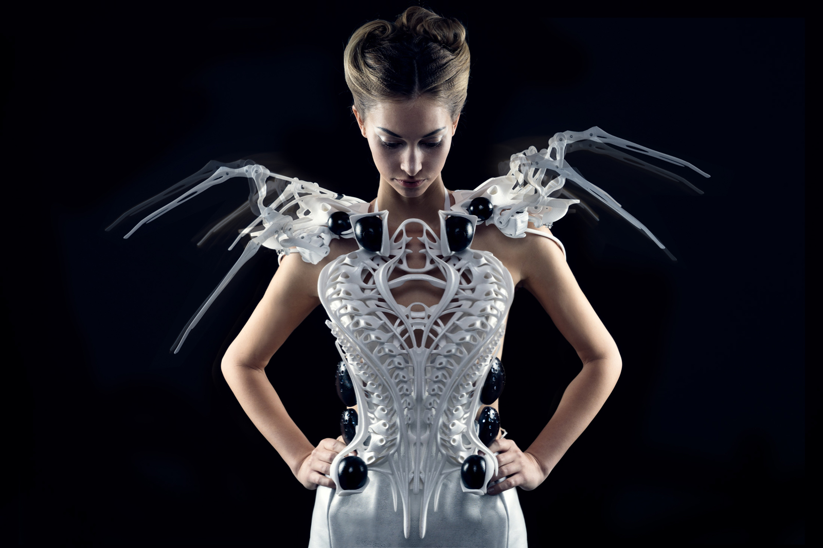 Мода майбутнього: вчені створили плаття, яке реагує на емоції (ФОТО, ВІДЕО)