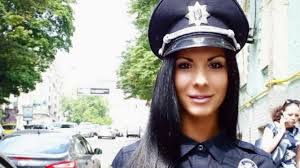 Найсексуальніша поліцейська України похизувалася принадами у новій фотосесії (ФОТО)