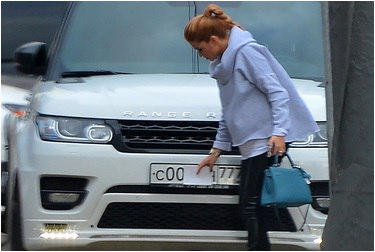 Ксенія Бородіна ховає номера машини, щоб не платити за парковку (ФОТО)
