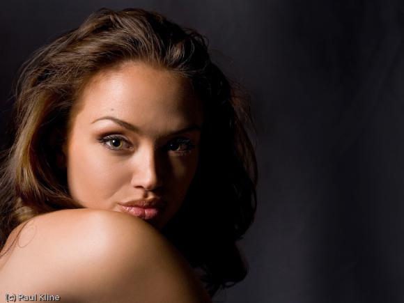 Двойник Анджелины Джоли разделась для пикантной фотосессии (ФОТО)