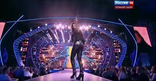 Солістка українського гурту показала росіянам середній палець на «Новій хвилі» (ВІДЕО)