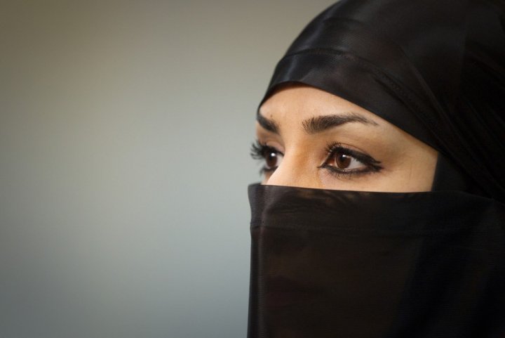 «Відверте» фото ліванської співачки в хіджабі викликало хвилю гніву в мережі