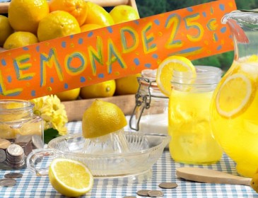 День лимонаду від фонду «Таблеточки»: витиснути з лимонів 1 мільйон гривень (фото)