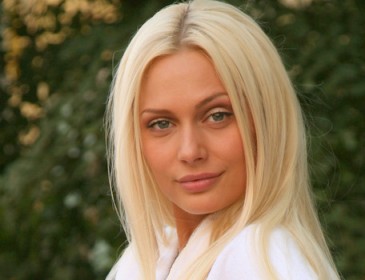 Актриса Наталя Рудова показала груди в купальнику за 8 тисяч гривень (ФОТО)