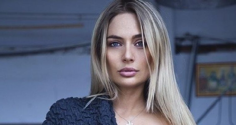 Актриса Наталя Рудова похизувалася пишними формами у купальнику (ФОТО)