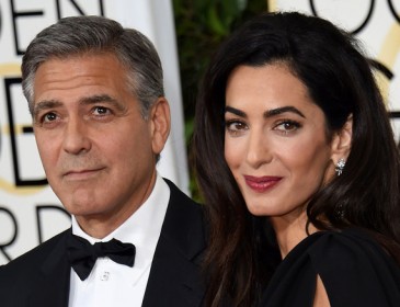 Вуличний стиль: Дружина Клуні вразила елегантним нарядом (ФОТО)