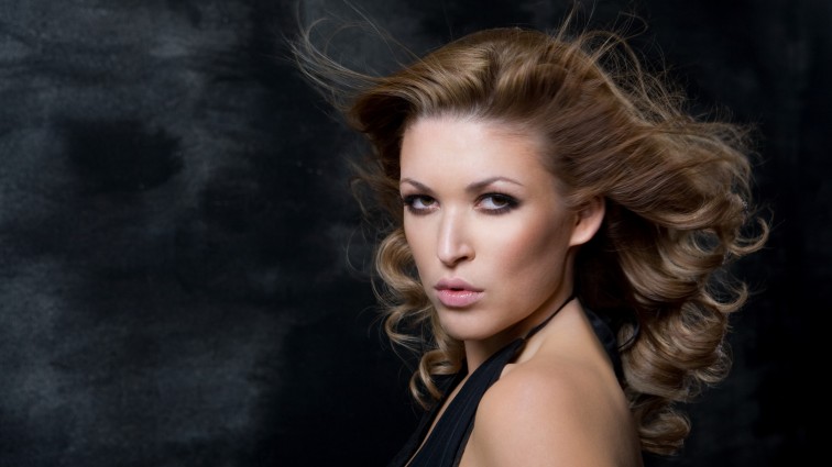 Співачка Ірина Дубцова здивувала новим стильним луком (ФОТО)