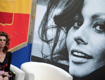 Жінка-епоха: ексклюзивні знімки іменинниці Софі Лорен, які ви точно не бачили (ФОТО)