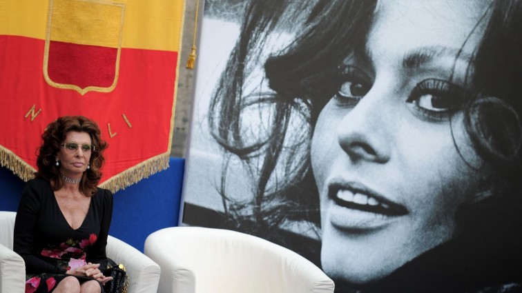 Жінка-епоха: ексклюзивні знімки іменинниці Софі Лорен, які ви точно не бачили (ФОТО)