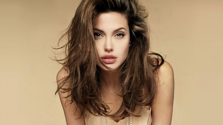 У Мережі з’явились перші фото Анджеліни Джолі після розлучення (ФОТО)