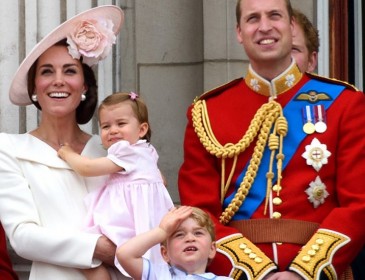 Принц Джордж і принцеса Шарлотта зворушливо попрощалися з Канадою (відео)