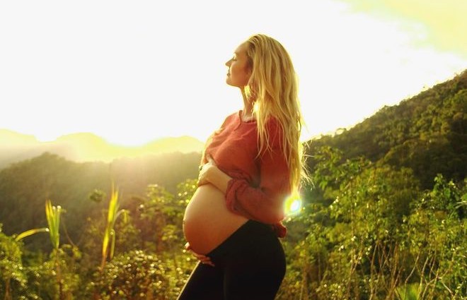 Модель Victoria’s Secret Кендіс Свейнпол вперше стала мамою (фото)
