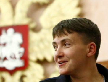 Надія Савченко у короткому міні засвітилася з коханцем (ФОТО)