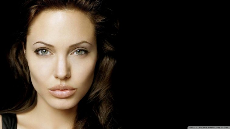 Анджеліна Джолі скаржиться через відсутність підтримки