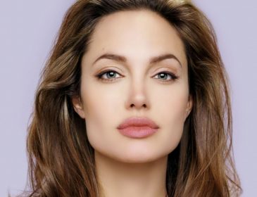 На таке не кожен наважиться: розпусна Анджеліна Джолі без нижньої білизни «засвітила» своїми «вишеньками» (ФОТО, ВІДЕО)