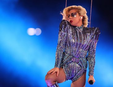 Вогонь, блискітки і божевільна енергія: запальна Леді Гага влаштувала феєричне шоу (ФОТО)