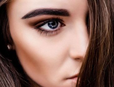Скуйовджені брови — новий тренд краси 2017 року