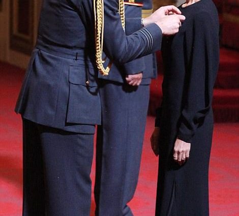 Тепер офіцер Британської імперії: Вікторія Бекхем отримала орден і пережила гучний скандал! В це важко повірити!
