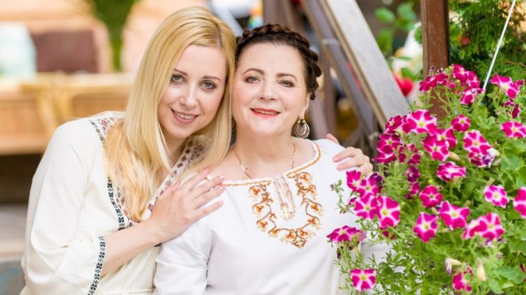 Тоня Матвієнко показала нове фото зі своєю мамою