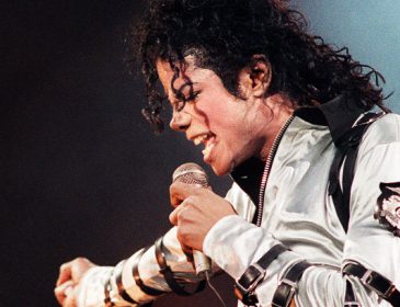«Там всередині склепу порожньо»: фанати поп-короля Майкла Джексона не вірять в смерть легендарного артиста