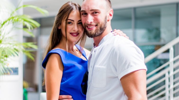 Переможниця шоу «Холостяк-6» Олена Лесик вразила світлинами у весільній сукні