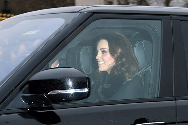«Щаслива»: Кейт Міддлтон помітили за кермом розкішного автомобіля в Лондоні