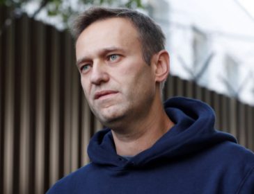Путін переконував Макрона, що Навальний міг сам прийняти «Новачок», той вже відреагував